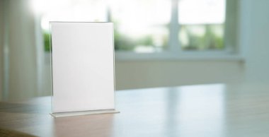 Stand Mock Up Menü çerçeve kartı bulanık arkaplan tasarım anahtar görsel düzeni cafe