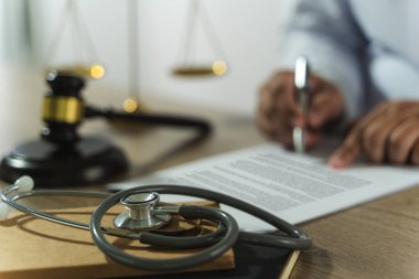 Tıp hukuku kavramı Yargıç Hukuk Tıp Eczanesi Sağlık hizmetleri işletmeleri kurallarına uygun