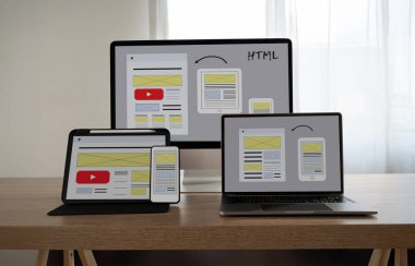 Web Tasarımı Anasayfası İnternet düzeni masaüstü cihazları çevrimiçi yanıt veren web sitesi ve masaüstü bilgisayarı