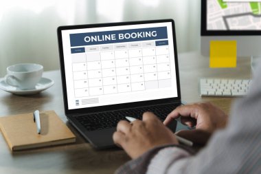 Ofis randevu defterindeki dijital tablette Randevu Randevusu Bilgisayarı İnternet 'te