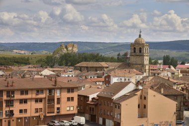 Aguilar de Campo (İspanya), 14 Haziran 2023. Kasabanın panoramik manzarası. Palencia vilayetine ait ve kurabiye fabrikalarının kurabiye kasabası olarak bilinir.