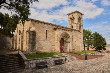 Aguilar de Campo (İspanya), 14 Haziran 2023. Santa Cecilia 'nın inzivası. 12. ve 13. yüzyıllarda inşa edilmiş ve 16. ve 18. yüzyıllar arasında yenilenmiştir..