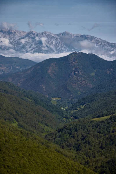 Valdeprado Valley Και Picos Europa Σύστημα Που Ανήκει Στα Βουνά — Φωτογραφία Αρχείου