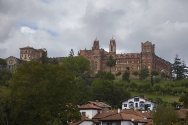 Comillas (Cantabria, İspanya), 27 Ağustos 2023. Papalık Üniversitesi. Comillas Markizi tarafından, kaynakları olmayan gençlere eğitim sağlamak için yaratıldı. Daha sonra papazlar için bir papaz okulu oldu.