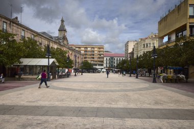 Torrelavega (İspanya), 29 Ağustos 2023. Ana Meydan. Şehir belediyesi Palacio Demetrio Herreros 'a ev sahipliği yapmaktadır. Burası Cantabria 'da en çok nüfusu olan ikinci kasaba..