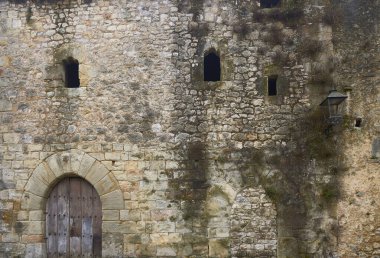 Santillana del Mar, 30 Ağustos 2023. Pereda Barrera Sarayı. Hint kökenlidir ve 1700 yılında Barreda ailesinin Gotik bir kulesi ya da evi üzerine inşa edilmiştir. Burası bir kültür merkezi.