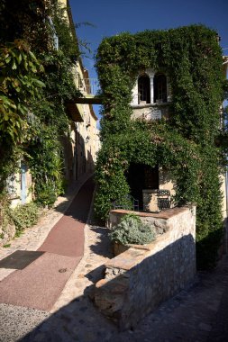 Saint Paul de Vence (Fransa), 10 Ekim 2023. Şair Jacques Prvert 'in evi. Fransız şair, oyun yazarı, söz yazarı ve isyankar bir karaktere sahip senarist, bir yazar olarak sık sık şiirden çocuk hikayelerine kadar her türlü türü kullanırdı..