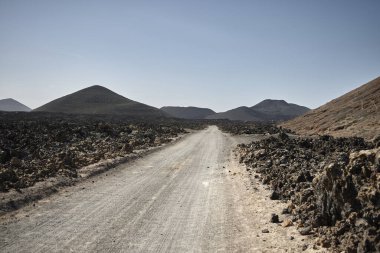 Volkanik patika. Lanzarote Adası 'ndaki Timanfaya Parkı civarındaki Ateş Dağları (İspanya))