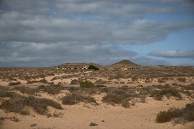 La Graciosa Adası. İspanya 'nın Kanarya Adaları' nın sekizinci adasıdır. Takımadaların en küçüğüdür, Lanzarote 'a çok yakındır ve 700' den fazla nüfusu vardır.