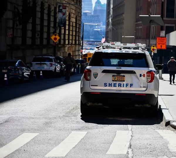 New York (ABD), 22 Mart 2024. Şerifin arabası. Polis aracı New York 'un Manhattan ilçesinde park halinde.