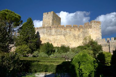 Tomar Castle (Tomar, Portekiz), 25 Ekim 2024. Şehrin kurucusu Gualdim Pais tarafından inşa edilen Tapınak Şatosu. Tapınakçıların son kalelerinden biriydi, daha sonra İsa 'nın Şövalyeleri oldu..