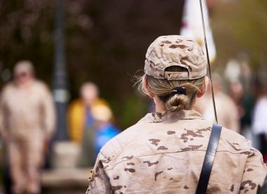 Askeriyeden. Noia (İspanya), 28 Mart 2025. İspanya Hava Kuvvetleri 'nin askerleri bağlılık yemini ettiler. Tören belediye binasının önünde gerçekleşti..