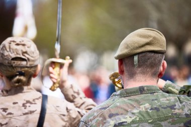Askeriyeden. Noia (İspanya), 28 Mart 2025. İspanya Hava Kuvvetleri 'nin askerleri bağlılık yemini ettiler. Tören belediye binasının önünde gerçekleşti..