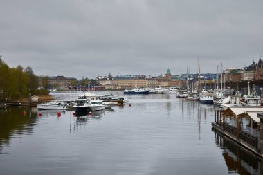 Stockholm manzarası. Stockholm (İsveç), 20 Nisan 2025. İsveç başkenti birçok adadan oluşur. Dünya üzerinde ekonomik olarak en etkili şehirlerden birisidir. Yaklaşık 1 milyon nüfusu var..