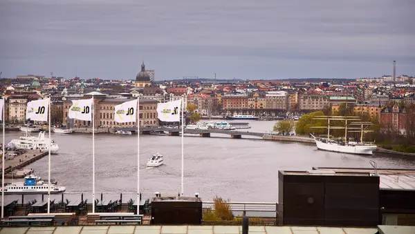Stockholm manzarası. Stockholm (İsveç), 20 Nisan 2025. İsveç başkenti birçok adadan oluşur. Dünya üzerindeki en ekonomik nüfuzlu şehirlerden biridir.. 