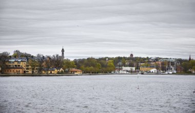 Stockholm manzarası. Stockholm (İsveç), 20 Nisan 2025. İsveç başkenti birçok adadan oluşur. Dünya üzerindeki en ekonomik nüfuzlu şehirlerden biridir.. 