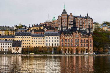 Stockholm manzarası. Stockholm (İsveç), 20 Nisan 2025. İsveç başkenti birçok adadan oluşur. Dünya üzerindeki en ekonomik nüfuzlu şehirlerden biridir.. 