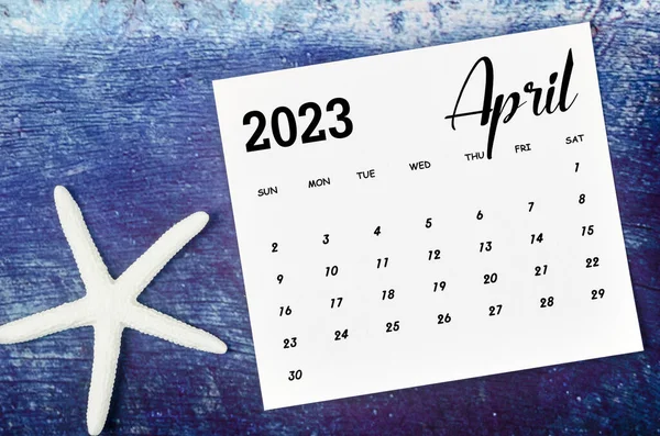 Duben 2023 Měsíční Kalendář Hvězdice Modrém Dřevěném Pozadí — Stock fotografie