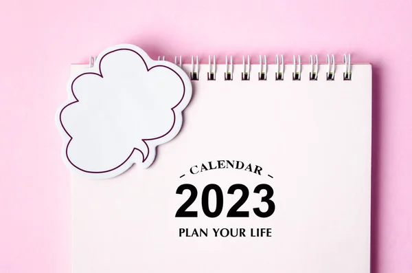 2023 Calendar Birou Bule Vorbire Fundal Roz — Fotografie, imagine de stoc
