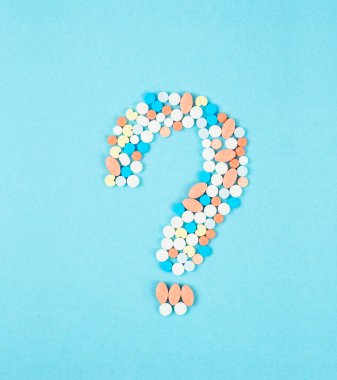 Mavi arka planda ilaçlardan arınmış soru işareti var..