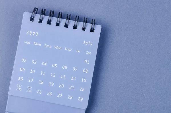 Июль 2023 Ежемесячный Календарь 2023 Год Синем Фоне — стоковое фото