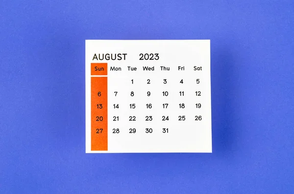 Sierpień 2023 Miesięczny Kalendarz 2023 Rok Fioletowym Tle — Zdjęcie stockowe