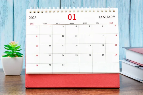 Календар Щомісячних Столів 2023 Року Книгами Синьому Дерев Яному Фоні — стокове фото