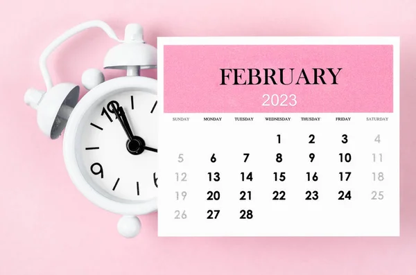 February 2023 Monthly Calendar Year Alarm Clock Pink Colour Background — Stock Photo, Image
