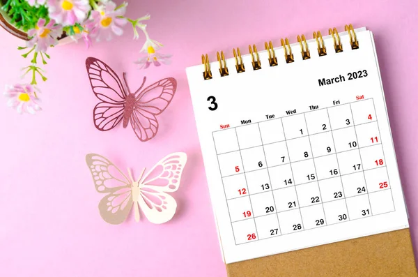 Marzec 2023 Kalendarz Biurko Dla Organizatora Zaplanować Przypomnieć Paer Motyl — Zdjęcie stockowe