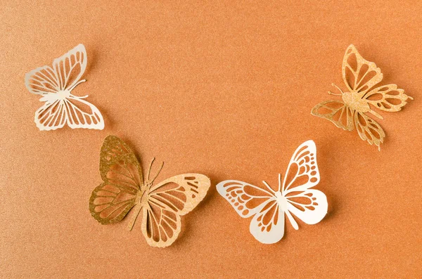 Pappersfjärilar Orange Papper Bakgrund Med Tomt Utrymme — Stockfoto
