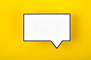 Fotokopi alanı iletişimi olan konuşma balonu sarı arkaplan üzerine konuşma kavramları.