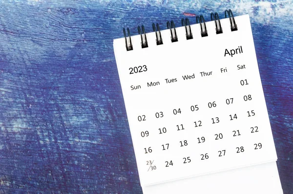 Kwiecień 2023 Miesięczny Kalendarz Biurko 2023 Rok Starym Vintage Niebieskim — Zdjęcie stockowe