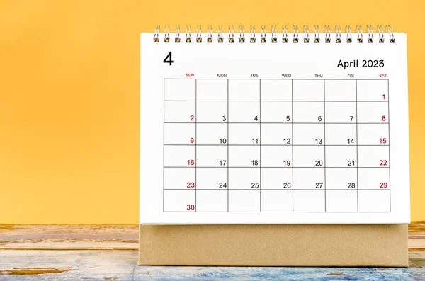Abril 2023 Calendário Mesa Mensal Para 2023 Ano Fundo Amarelo — Fotografia de Stock