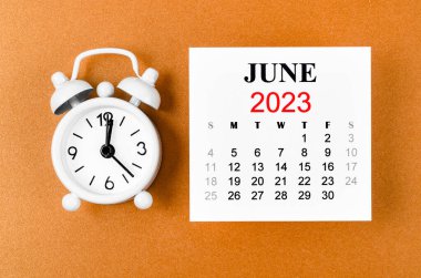 2023 Haziran 'ında, organizatörün sarı arka planda beyaz alarmlı 2023 yılını planlaması için aylık takvim..