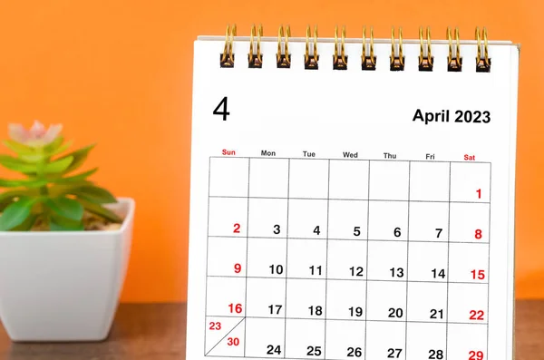 April 2023 Monthly Desk Calendar Wooden Table — Zdjęcie stockowe