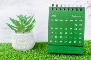 Eylül 2023 Aylık Takvim Pembe arka plan 2023.