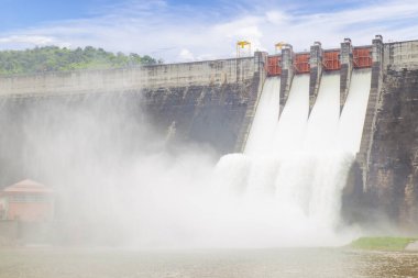 Dam Khun Dan Prakarn Chon Tayland 'ın Nakhon Nayok ilçesinde hidroelektrik santrali, sulama ve sel koruması bulunan bir baraj.