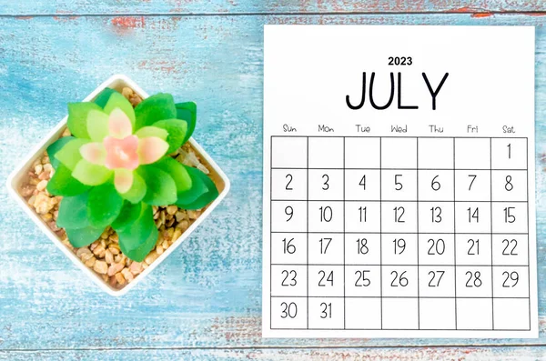 Julio 2023 Calendario Mensual Con Maceta Sobre Fondo Madera — Foto de Stock