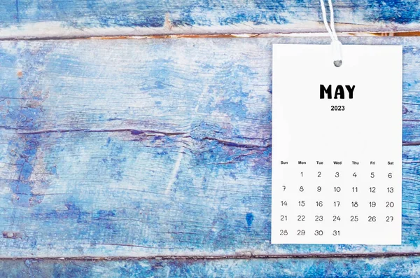 Maio 2023 Página Calendário Pendurado Com Corda Branca Fundo Madeira — Fotografia de Stock