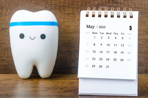 Mayo 2023 Calendario Mensual Escritorio Para 2023 Años Con Diente —  Fotos de Stock