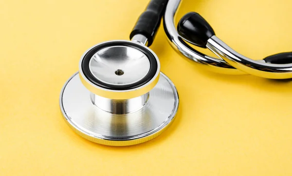 Stethoscope Ιατρική Κίτρινο Χρώμα Φόντο — Φωτογραφία Αρχείου