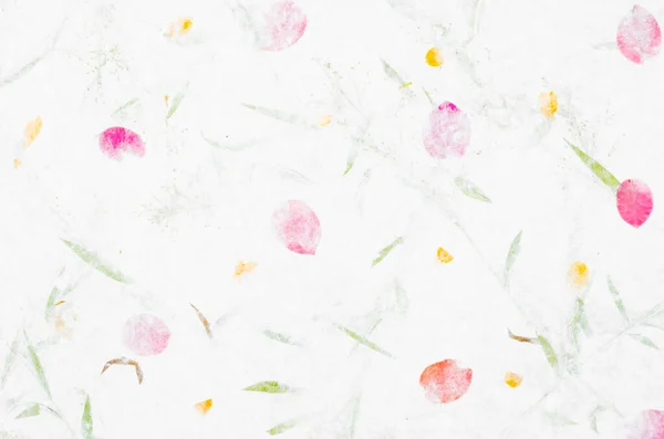 手作りの再生花と葉の紙の背景 — ストック写真