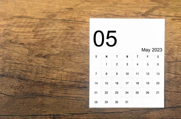 2023年5月木製表の2023年月間カレンダー — ストック写真
