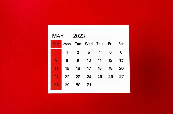 Květen 2023 Měsíční Kalendář Pro 2023 Rok Červeném Pozadí — Stock fotografie