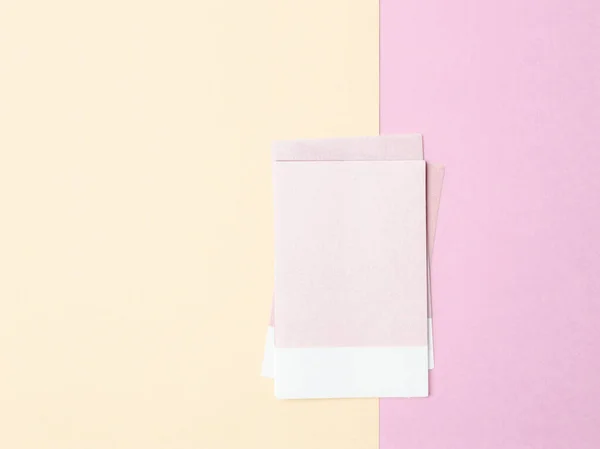 Nota Papel Color Rosa Claro Blanco Sobre Hermoso Fondo — Foto de Stock