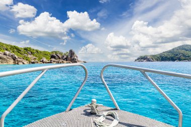 Andaman Denizi 'nin turkuaz suyu Similan Adaları, Khao Lak, Phang-Nga, Tayland,