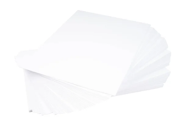 白色の背景に分離されたA4サイズの白紙のスタック クリップパスを保存します カタログやパンフレット — ストック写真