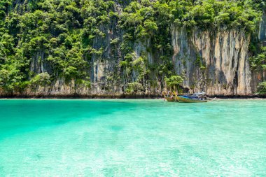 Maya Körfezi ile Tayland 'daki Phi Phi Leh Adası manzarası