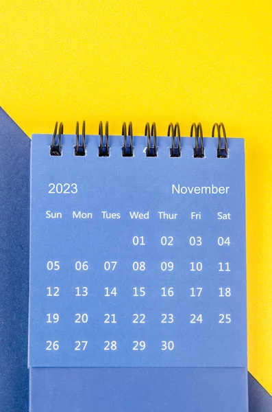 Listopad 2023 Miesięczny Kalendarz 2023 Rok Niebiesko Żółtym Tle — Zdjęcie stockowe