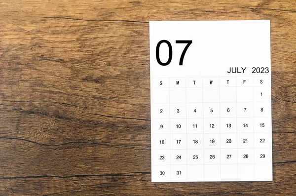 2023年7月木製背景に2023年のカレンダー — ストック写真